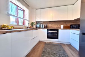 Kitchen- click for photo gallery